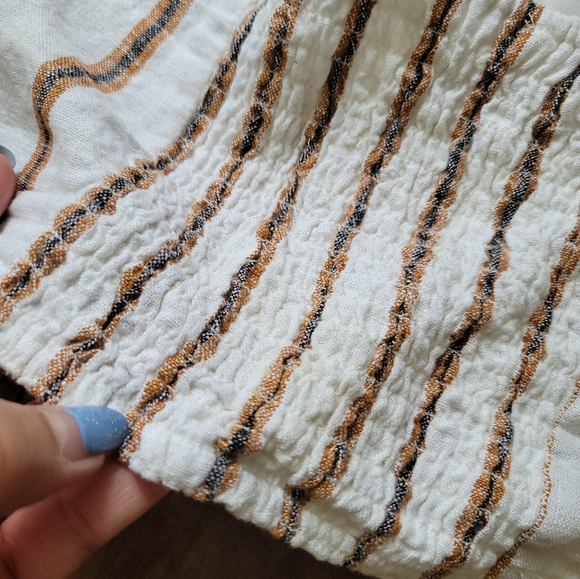 Love Tree Linen Crop Top Size Medium in Beige - Picture 6 of 11